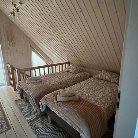 Nad Jeziorem Radunskim 2 * Borzestowska Huta