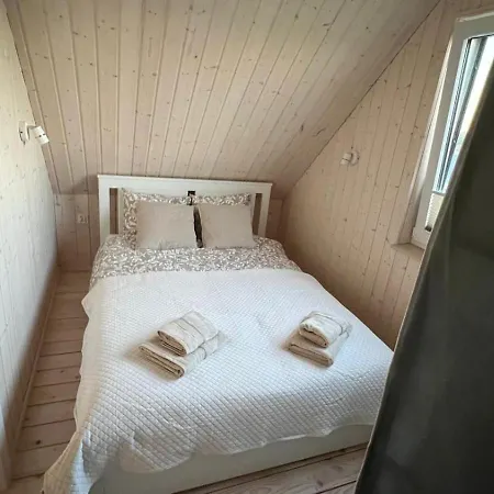 Nad Jeziorem Radunskim 2